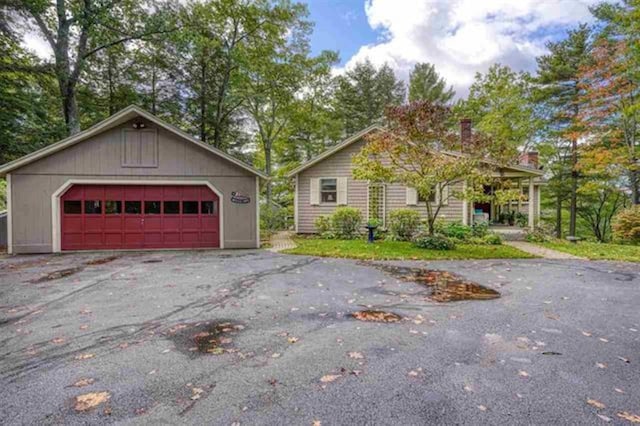 view of front of home featuring a detached garage