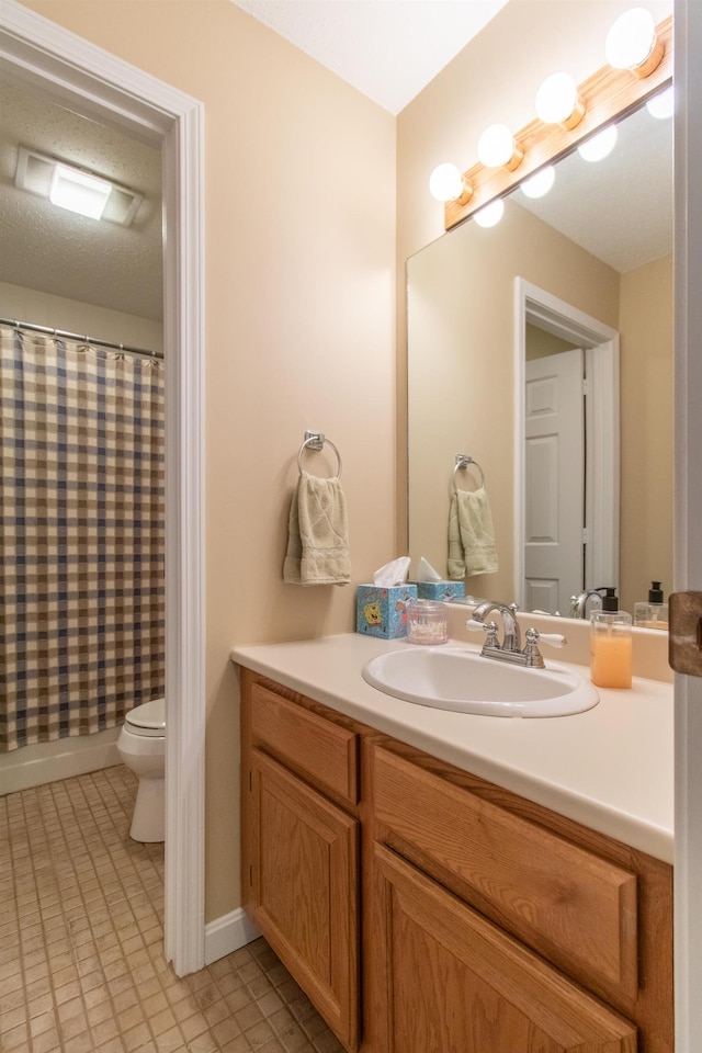 bathroom with toilet, curtained shower, vanity, and baseboards