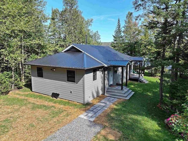 view of front of property featuring a front yard and metal roof