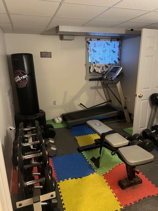 workout area featuring a drop ceiling