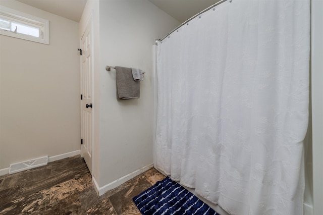 bathroom featuring visible vents and baseboards