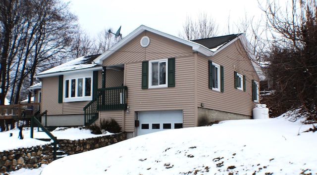 view of front facade with a garage