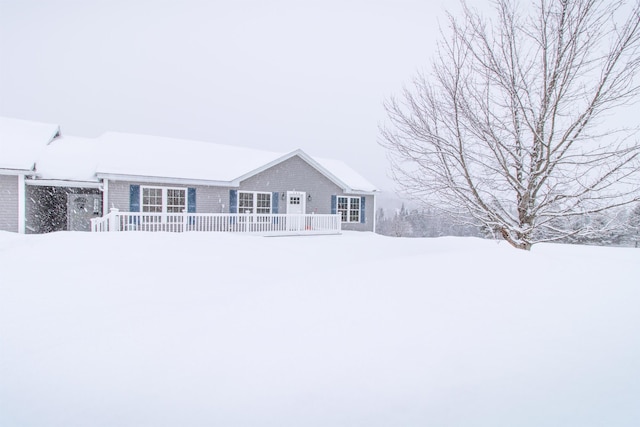 view of front of house featuring a wooden deck