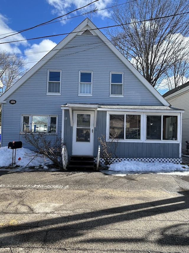 view of front of property