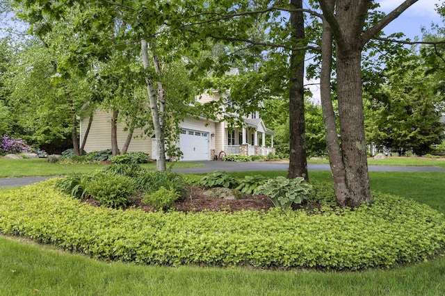 view of front of home featuring aphalt driveway and an attached garage