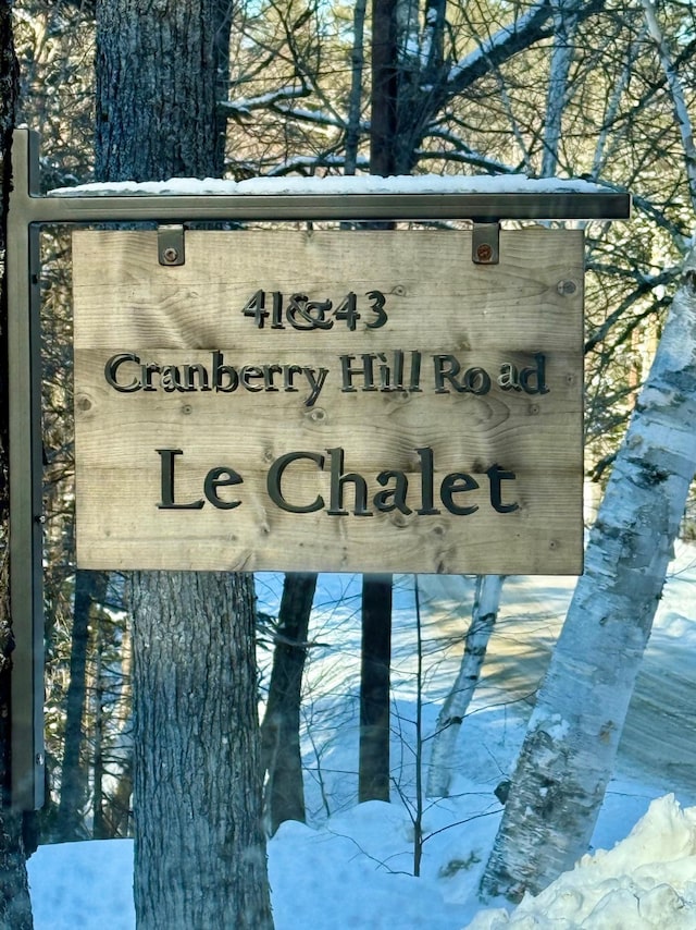 view of community / neighborhood sign