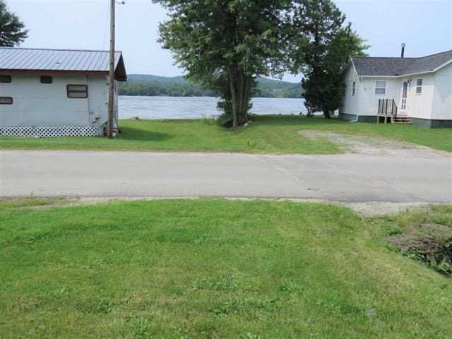 view of yard with a water view