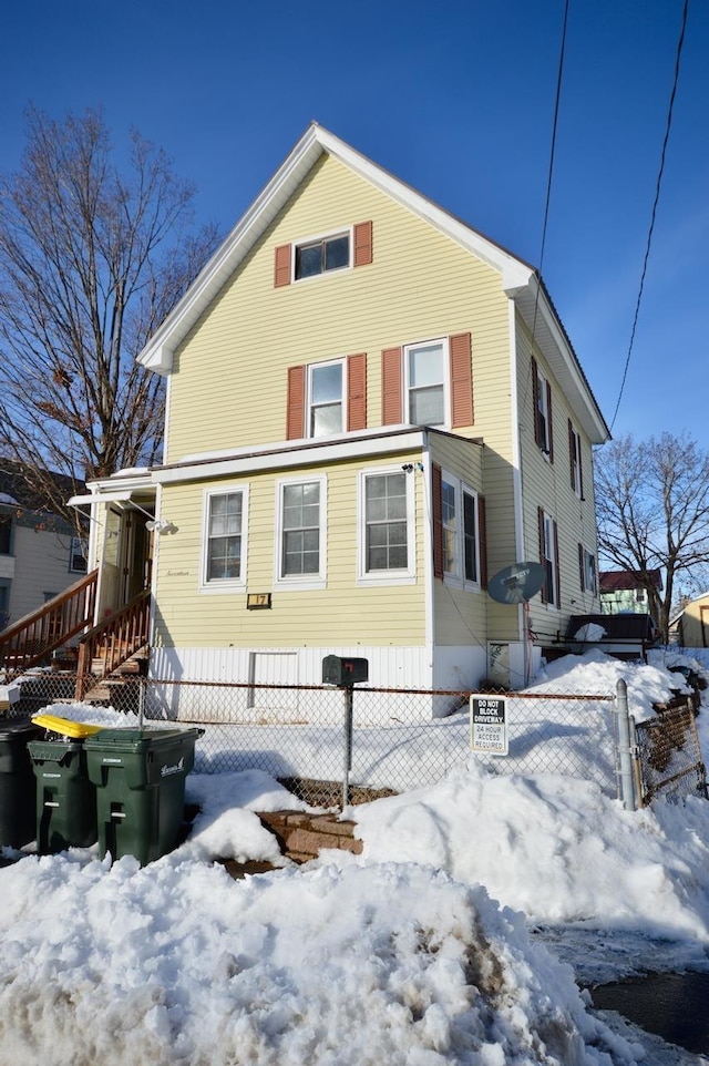 exterior space featuring a fenced front yard