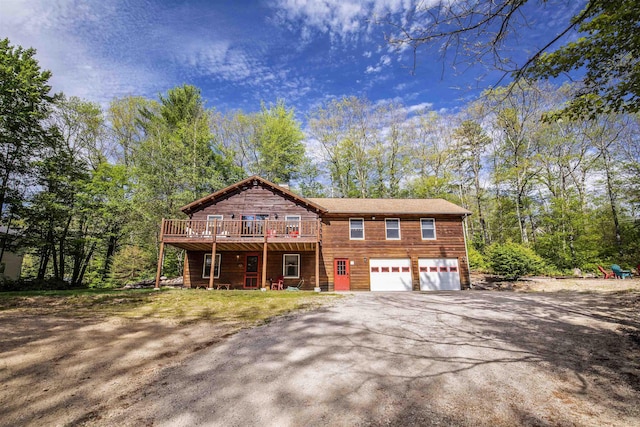 view of front facade with driveway and a garage