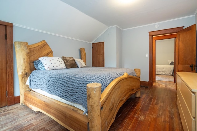 bedroom featuring vaulted ceiling, hardwood / wood-style flooring, baseboards, and ornamental molding