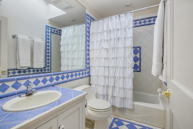 full bath featuring shower / bath combination with curtain, tasteful backsplash, visible vents, toilet, and vanity