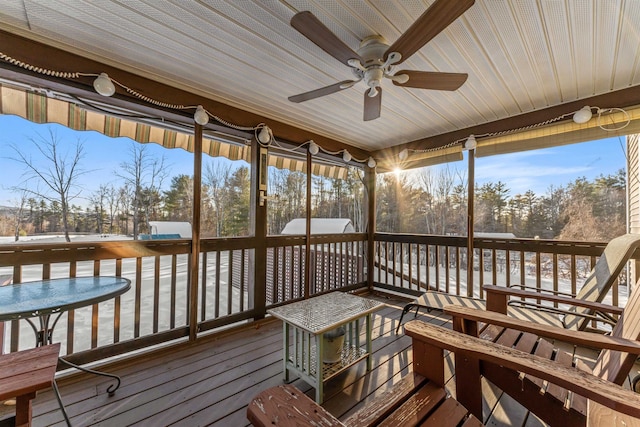 sunroom featuring a ceiling fan