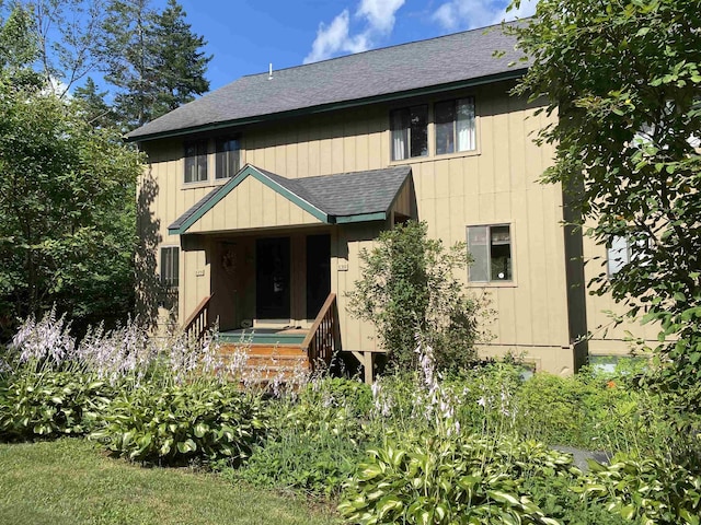 view of front facade with a shingled roof