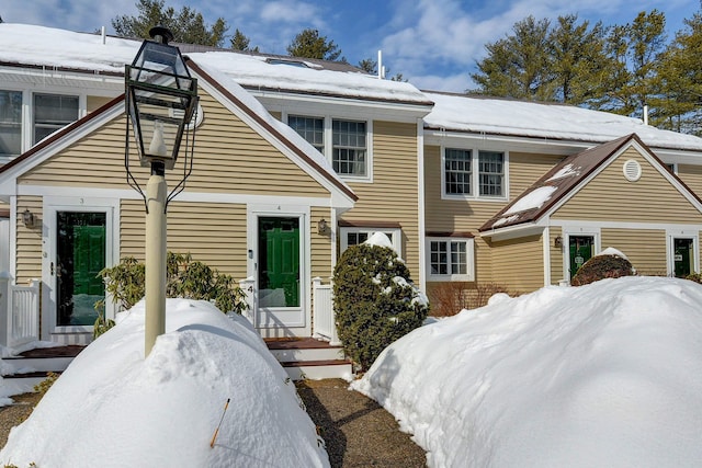 view of front of property