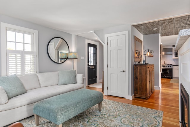 living room with light wood-type flooring and baseboards