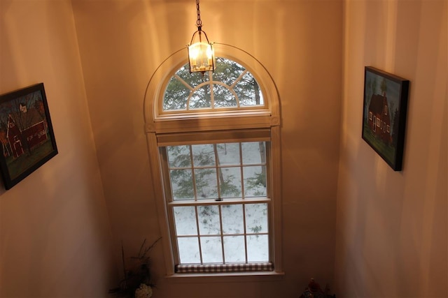 foyer featuring a notable chandelier