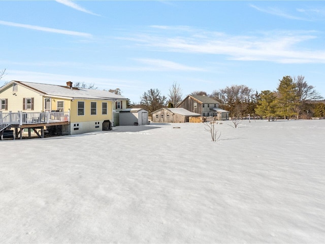 view of yard featuring an outbuilding and a storage unit