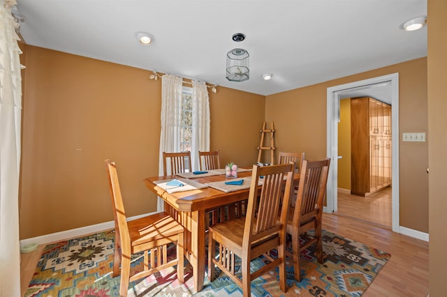 dining area with light wood-style floors, recessed lighting, and baseboards