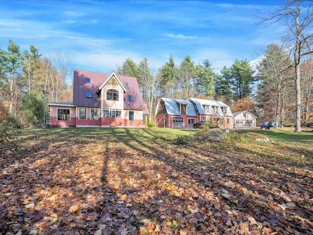 view of front facade with a front lawn