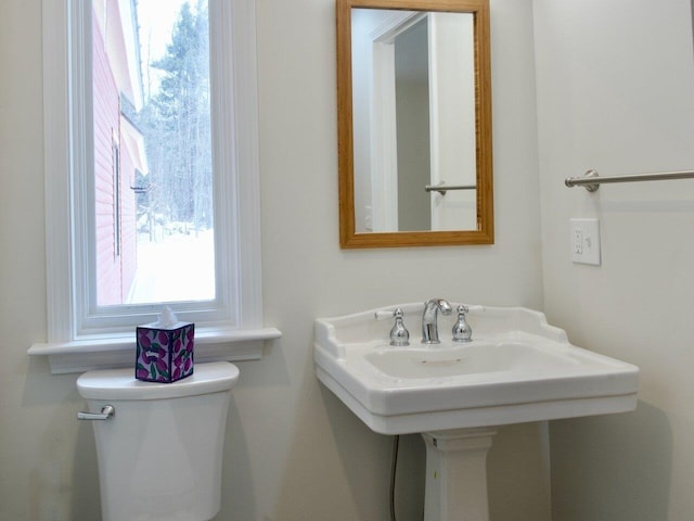 bathroom featuring a sink and toilet