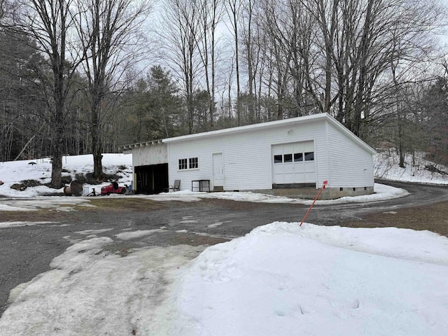 exterior space featuring an outbuilding