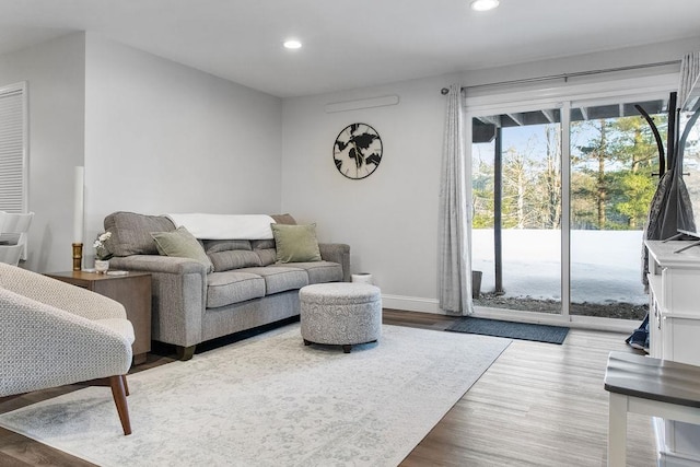 living area featuring recessed lighting, baseboards, and wood finished floors