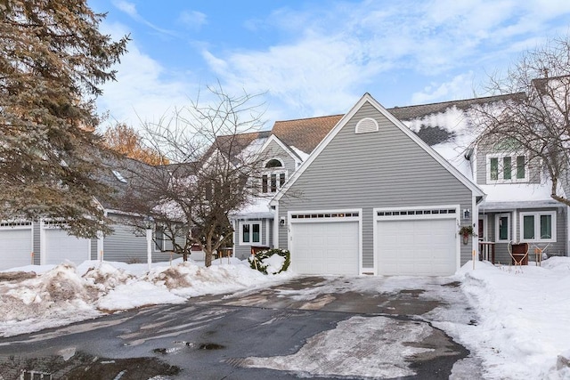 view of front of home featuring a garage and driveway