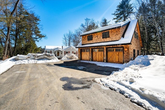 view of front of home featuring a detached garage and an outdoor structure