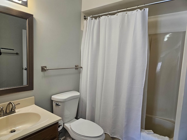 bathroom featuring shower / tub combo with curtain, vanity, and toilet