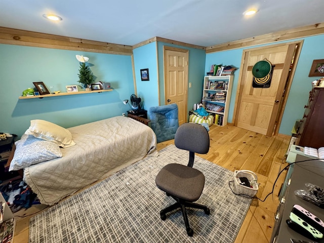 bedroom featuring light wood finished floors and recessed lighting