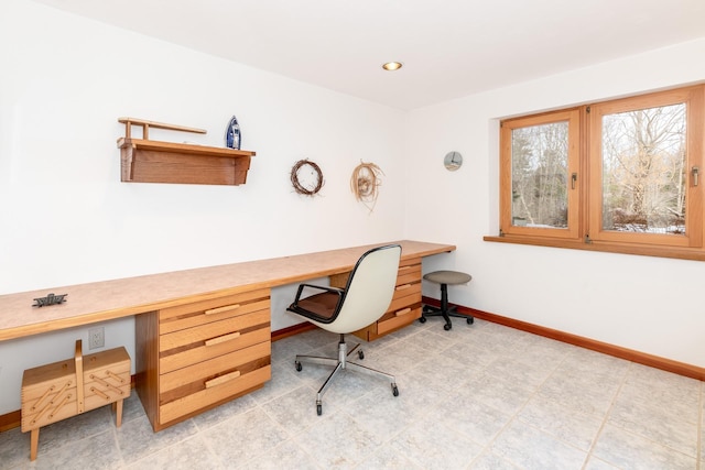 office featuring recessed lighting, built in study area, and baseboards