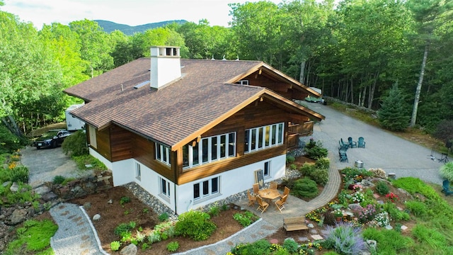 birds eye view of property with a mountain view and a view of trees