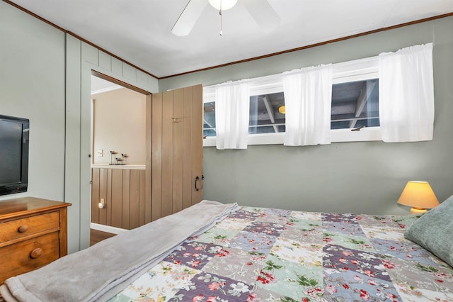 bedroom featuring ceiling fan