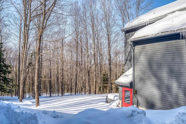 view of yard layered in snow