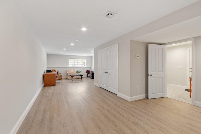 unfurnished room with light wood-style flooring, visible vents, baseboards, and recessed lighting