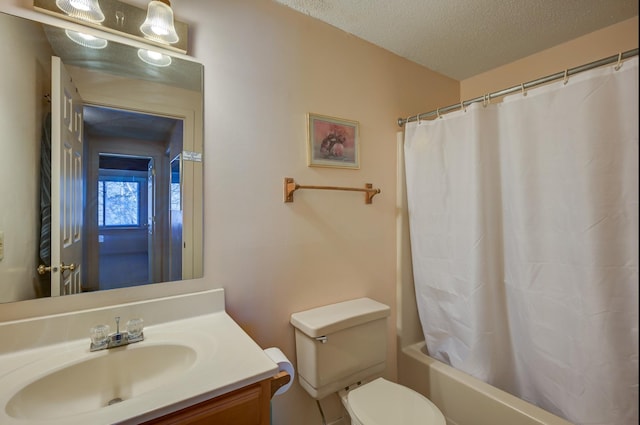 bathroom featuring a textured ceiling, toilet, vanity, and shower / tub combo with curtain