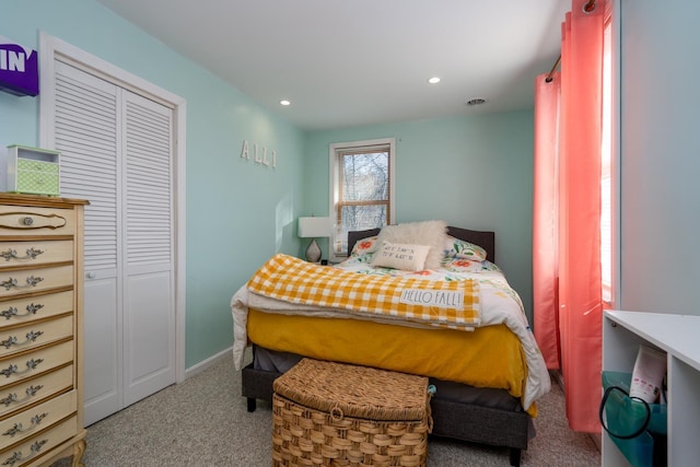 bedroom with recessed lighting, carpet flooring, visible vents, and baseboards