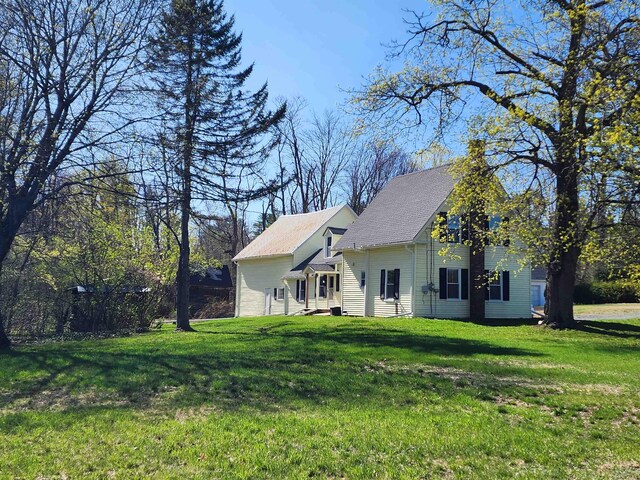 40 Ellis Ln, Claremont, NH 03743 - view of front of house featuring a front yard