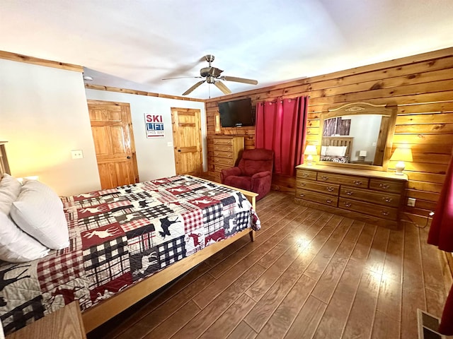 bedroom with dark wood-style floors and a ceiling fan