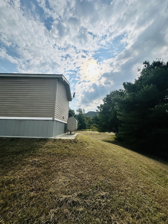 view of yard featuring a patio area