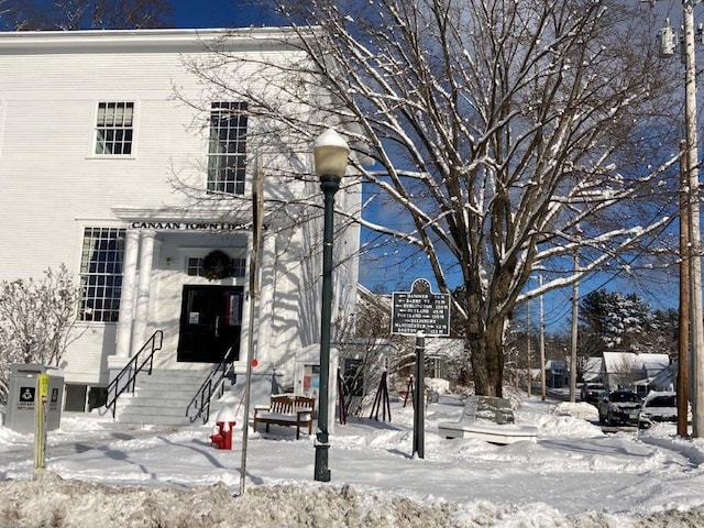 view of front of home with entry steps