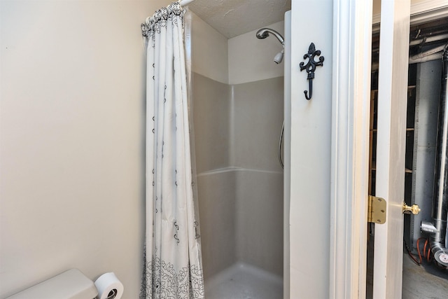 bathroom featuring curtained shower