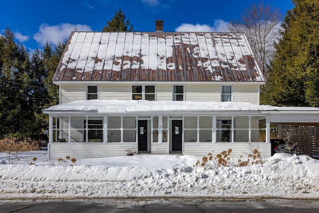 view of front facade featuring metal roof