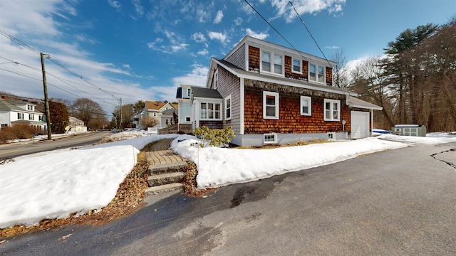 view of front of home featuring aphalt driveway and an attached garage