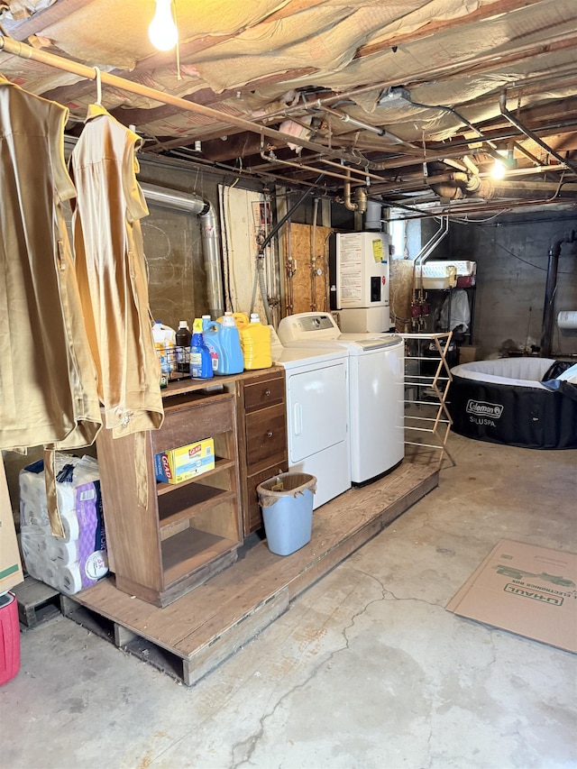 unfinished below grade area featuring washer and clothes dryer