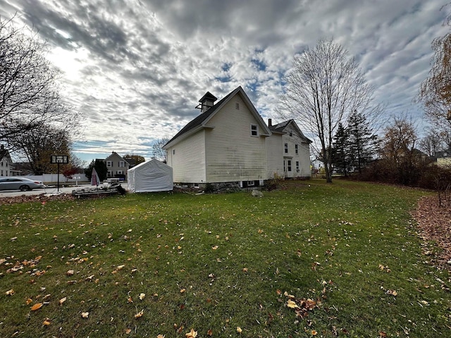 view of side of property featuring a yard