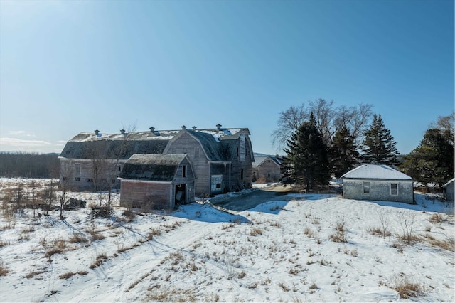 exterior space featuring a gambrel roof