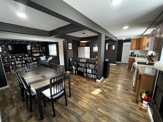 dining area featuring recessed lighting, baseboards, and dark wood finished floors