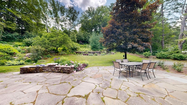 view of patio with outdoor dining space