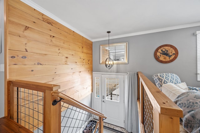 foyer entrance featuring an inviting chandelier and ornamental molding